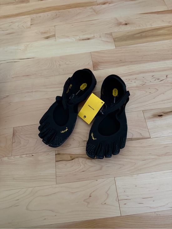 Vibram Shoes - Vibram Womenms Black FiveFinger V-SOUL (Women’s EU 39)